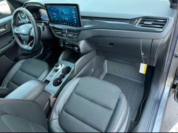 Photo of 2025 Gray Metallic Ford Escape