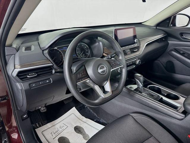 Photo of 2023 Garnet Pearl Nissan Altima