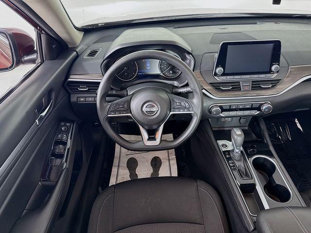Photo of 2023 Garnet Pearl Nissan Altima