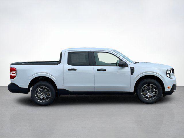 Photo of 2025 White Ford Maverick