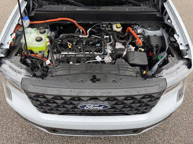Photo of 2025 White Ford Maverick
