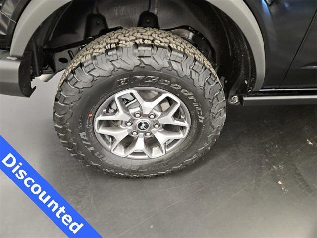 Photo of 2024 Shadow Black Ford Bronco