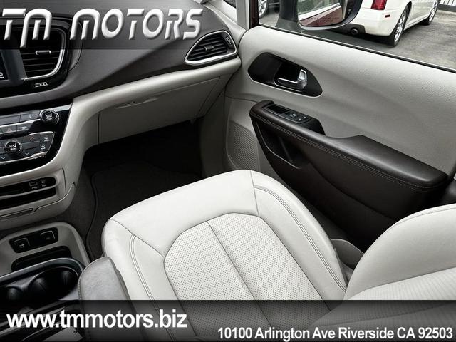 Photo of 2020 Velvet Red Pearlcoat Chrysler Voyager