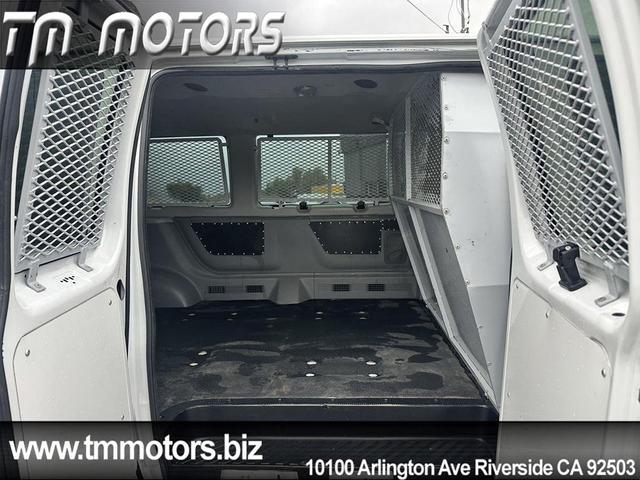 Photo of 2009 Oxford White Ford E350 Super Duty