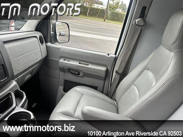 Photo of 2009 Oxford White Ford E350 Super Duty