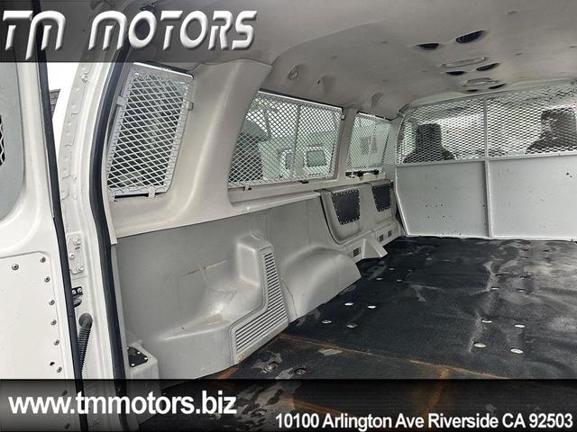 Photo of 2009 Oxford White Ford E350 Super Duty