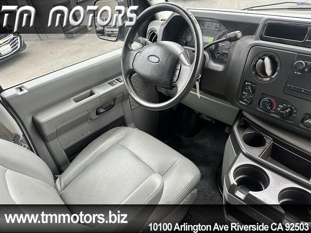Photo of 2009 Oxford White Ford E350 Super Duty