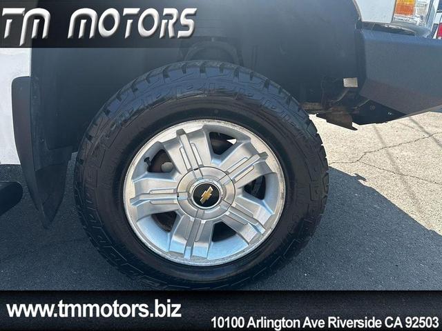 Photo of 2013 Summit White Chevrolet Silverado 1500