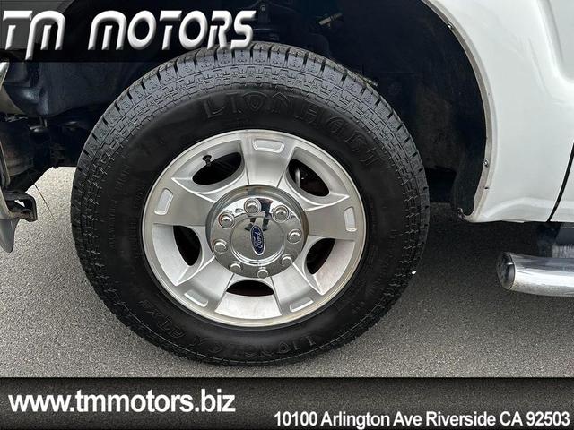 Photo of 2015 Oxford White Ford F-250