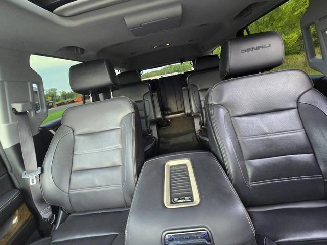 Photo of 2016 White Frost Tricoat GMC Yukon