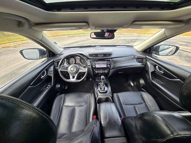 Photo of 2017 Gun Metallic Nissan Rogue