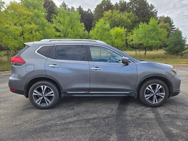 Photo of 2017 Gun Metallic Nissan Rogue