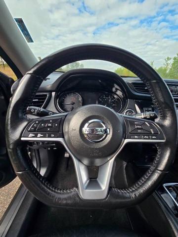Photo of 2017 Gun Metallic Nissan Rogue