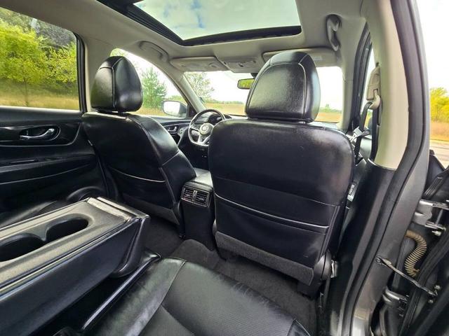 Photo of 2017 Gun Metallic Nissan Rogue