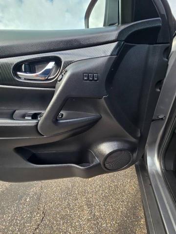 Photo of 2017 Gun Metallic Nissan Rogue
