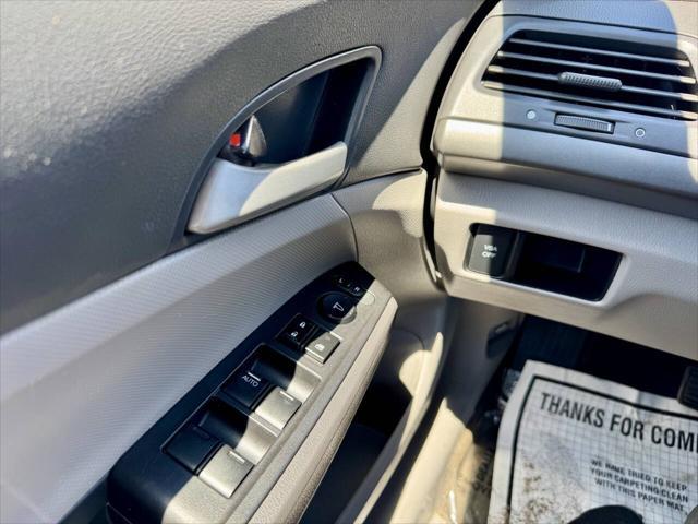 Photo of 2009 Alabaster Silver Metallic Honda Accord