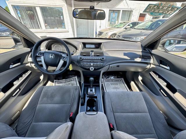 Photo of 2009 Alabaster Silver Metallic Honda Accord