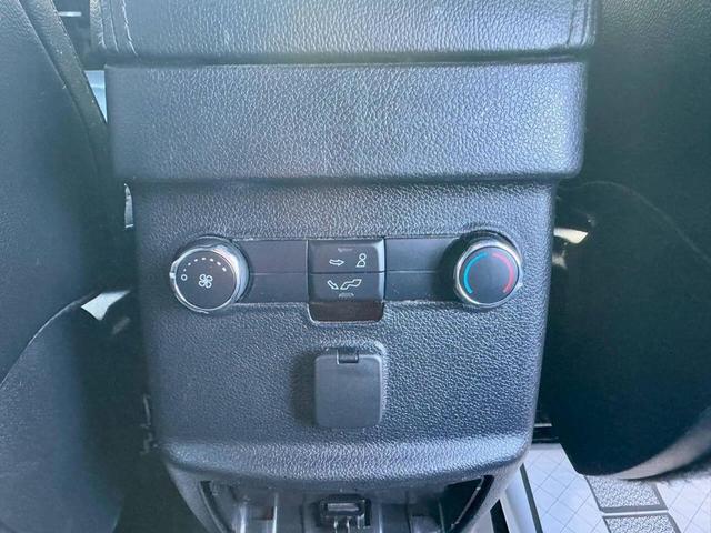 Photo of 2016 Green Ford Explorer