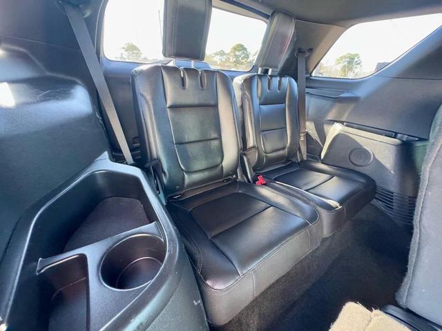 Photo of 2016 Green Ford Explorer