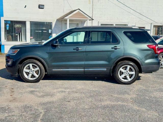 Photo of 2016 Green Ford Explorer