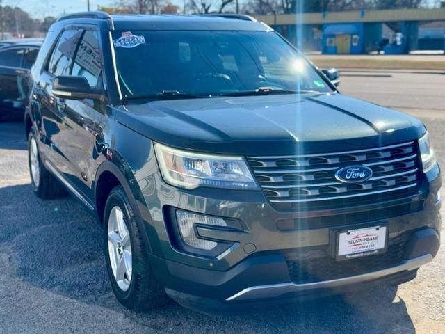 Photo of 2016 Green Ford Explorer