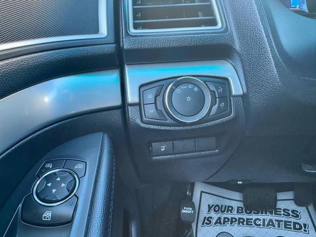 Photo of 2016 Green Ford Explorer