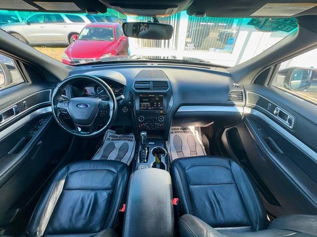 Photo of 2016 Green Ford Explorer
