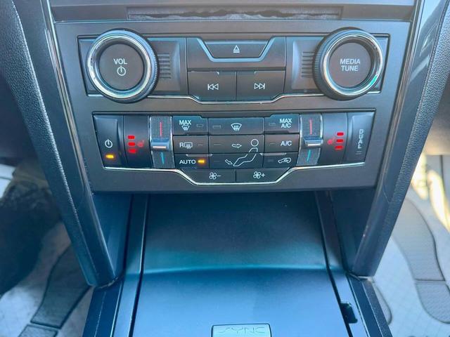 Photo of 2016 Green Ford Explorer