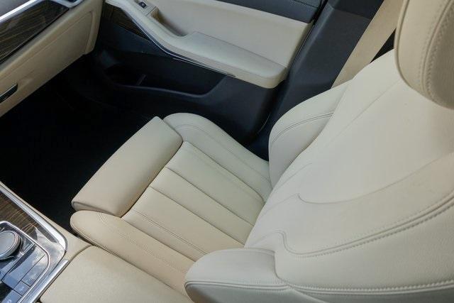 Photo of 2020 Mineral White Metallic BMW X5