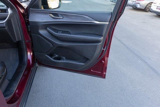 Photo of 2025 Velvet Red Pearlcoat Jeep Grand Cherokee