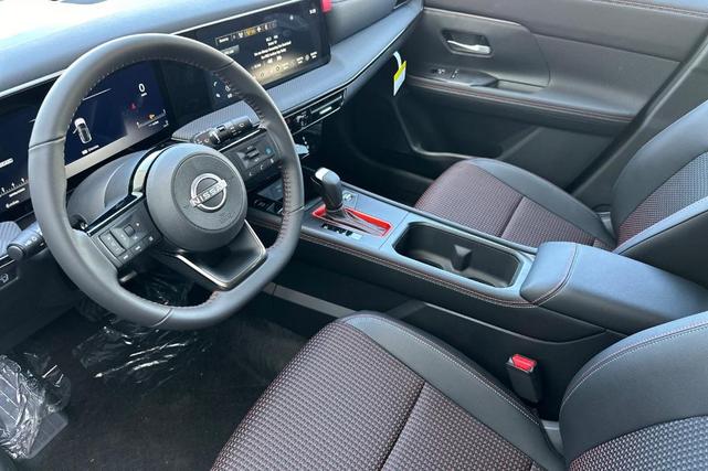 Photo of 2025 Super Black Nissan Kicks
