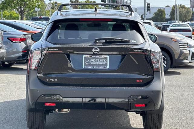 Photo of 2025 Super Black Nissan Kicks