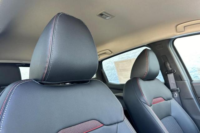 Photo of 2025 Super Black Nissan Kicks