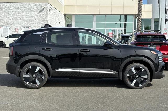 Photo of 2025 Super Black Nissan Kicks