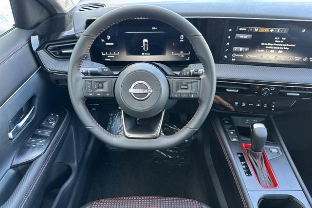 Photo of 2025 Super Black Nissan Kicks