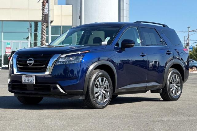 Photo of 2024 Deep Ocean Blue Nissan Pathfinder