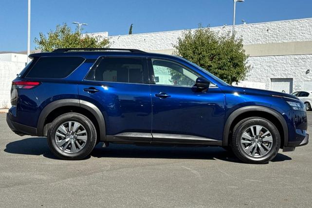 Photo of 2024 Deep Ocean Blue Nissan Pathfinder