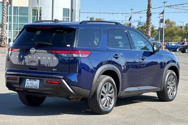 Photo of 2024 Deep Ocean Blue Nissan Pathfinder
