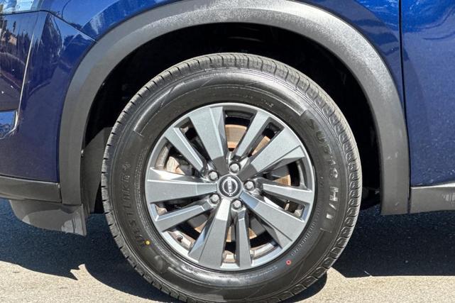 Photo of 2024 Deep Ocean Blue Nissan Pathfinder
