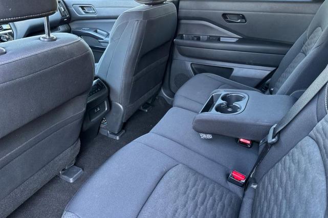Photo of 2024 Deep Ocean Blue Nissan Pathfinder