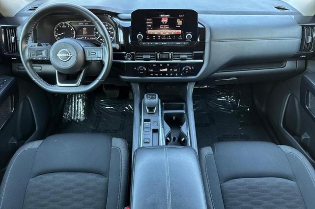 Photo of 2024 Deep Ocean Blue Nissan Pathfinder