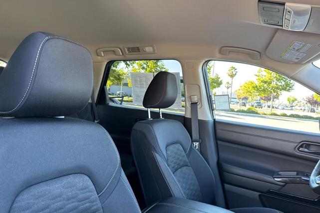 Photo of 2024 Deep Ocean Blue Nissan Pathfinder