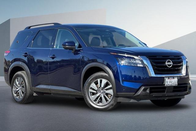Photo of 2024 Deep Ocean Blue Nissan Pathfinder