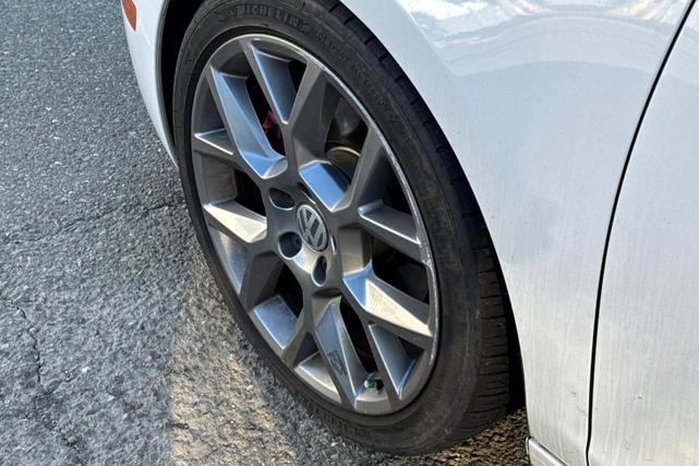 Photo of 2013 Candy White Volkswagen GTI