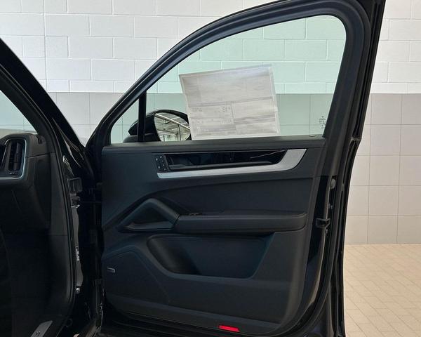 Photo of 2025 Chromite Black Metallic Porsche Cayenne