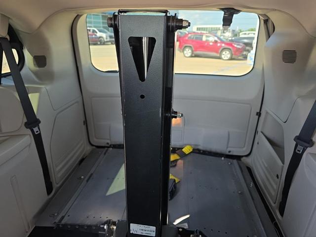 Photo of 2014 Billet Silver Metallic Clearcoat Dodge Grand Caravan