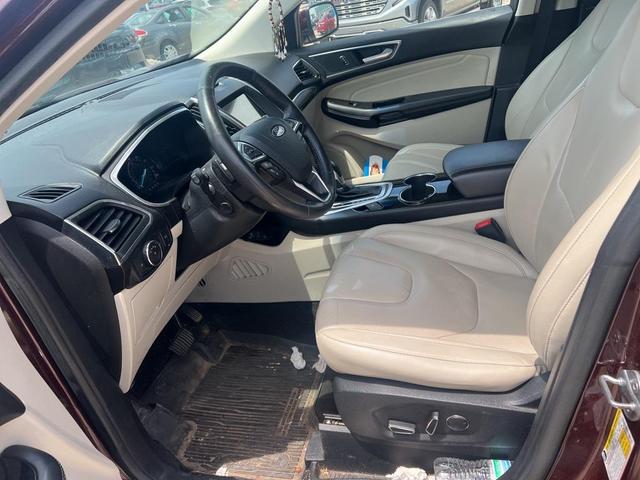 Photo of 2018 Burgundy Ford Edge