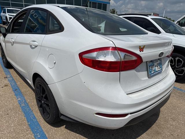 Photo of 2016 Oxford White Ford Fiesta
