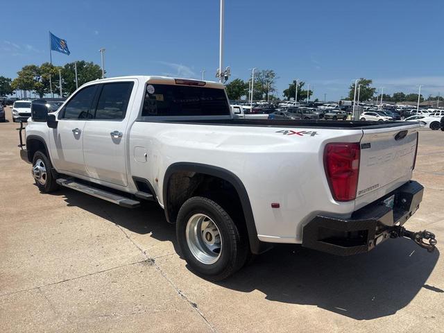 Photo of 2022 Iridescent Pearl Tricoat Chevrolet Silverado 3500