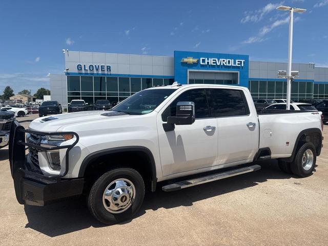 Photo of 2022 Iridescent Pearl Tricoat Chevrolet Silverado 3500